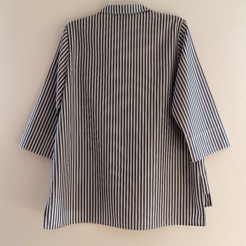 CHICO'S Black & White Striped Shirt, size M - Picture 2 of 13